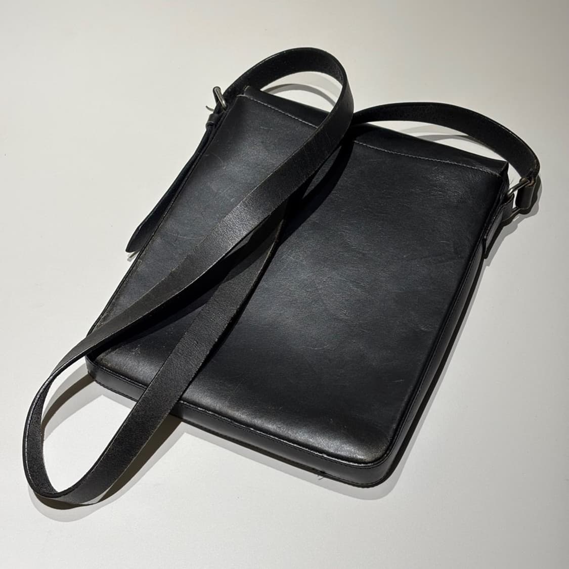 드리스 반 노튼 레더 크로스백 상품이미지6