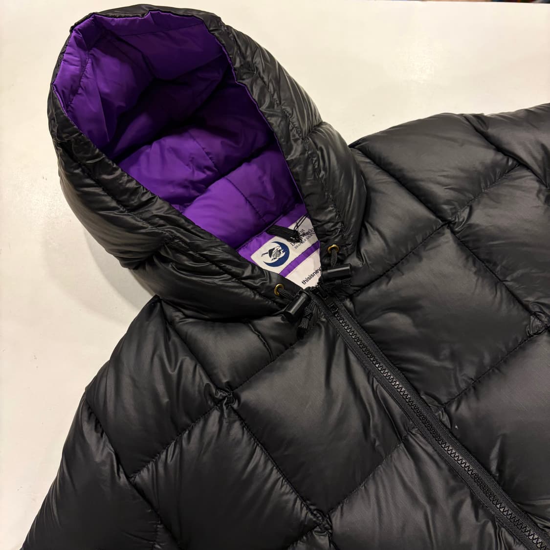 [M] 디스이즈네버댓 크레센트 다운 웍스 블랙/퍼플 다운 패딩 B592 상품이미지3