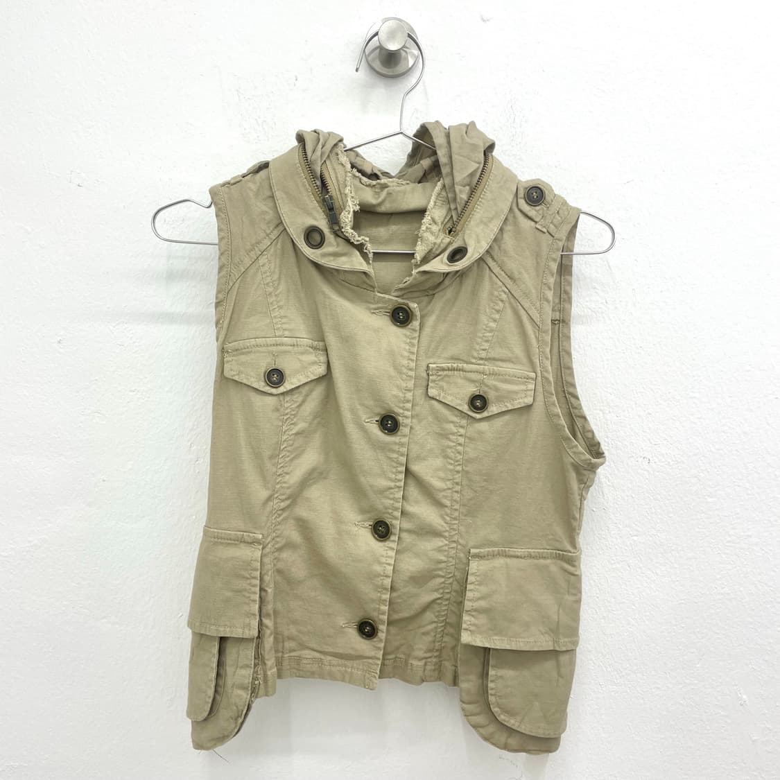 Beige hooded safari vest 상품이미지1