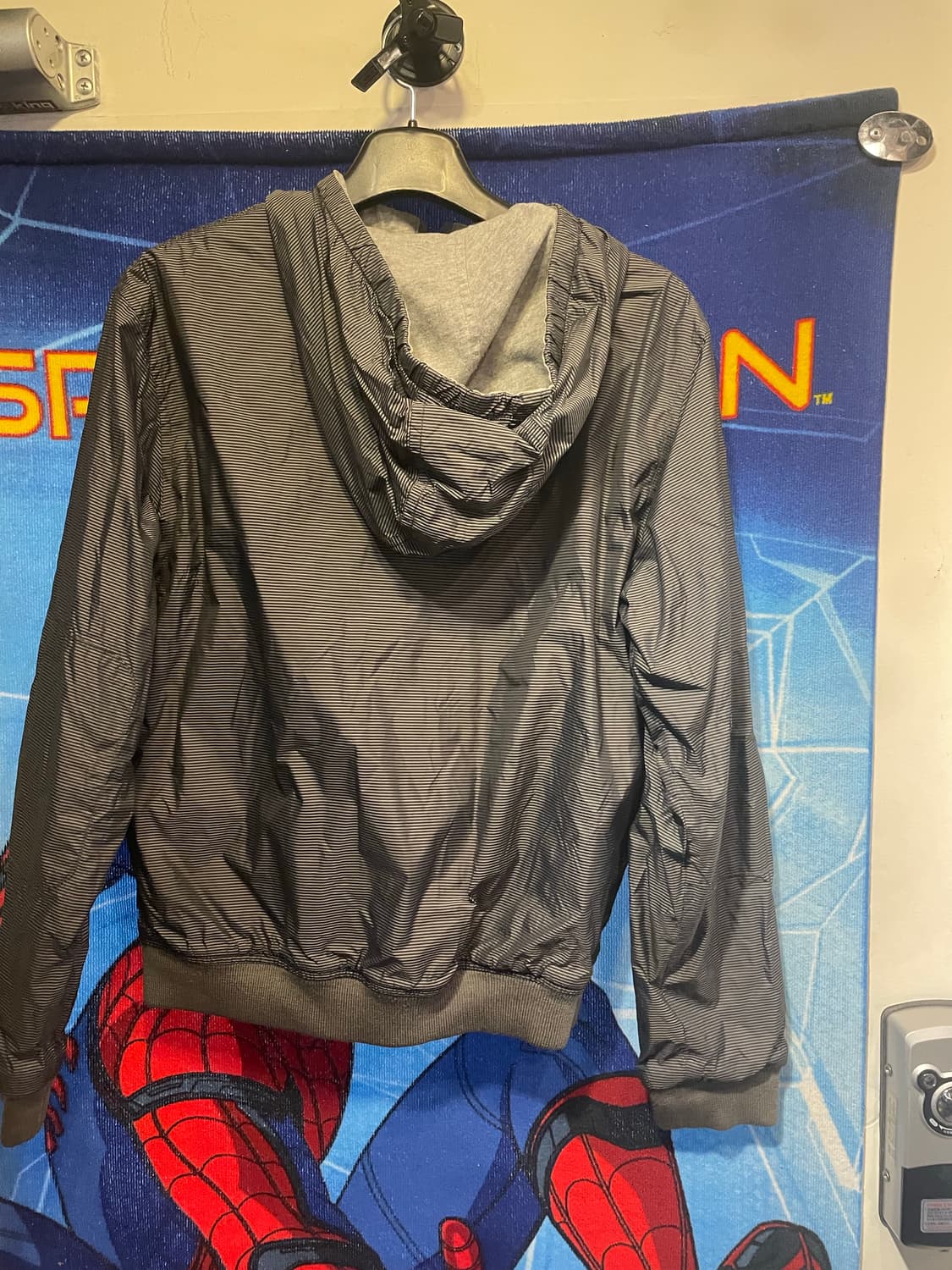 여성 아르마니 바람막이 실측50 기장53 상품이미지8