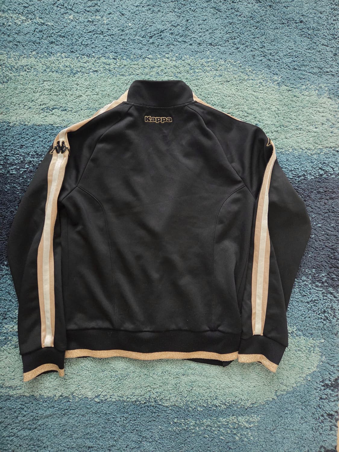 (어깨부분이염)Kappa 블랙 골드 ITALIA 트랙탑 져지 표기M 상품이미지4