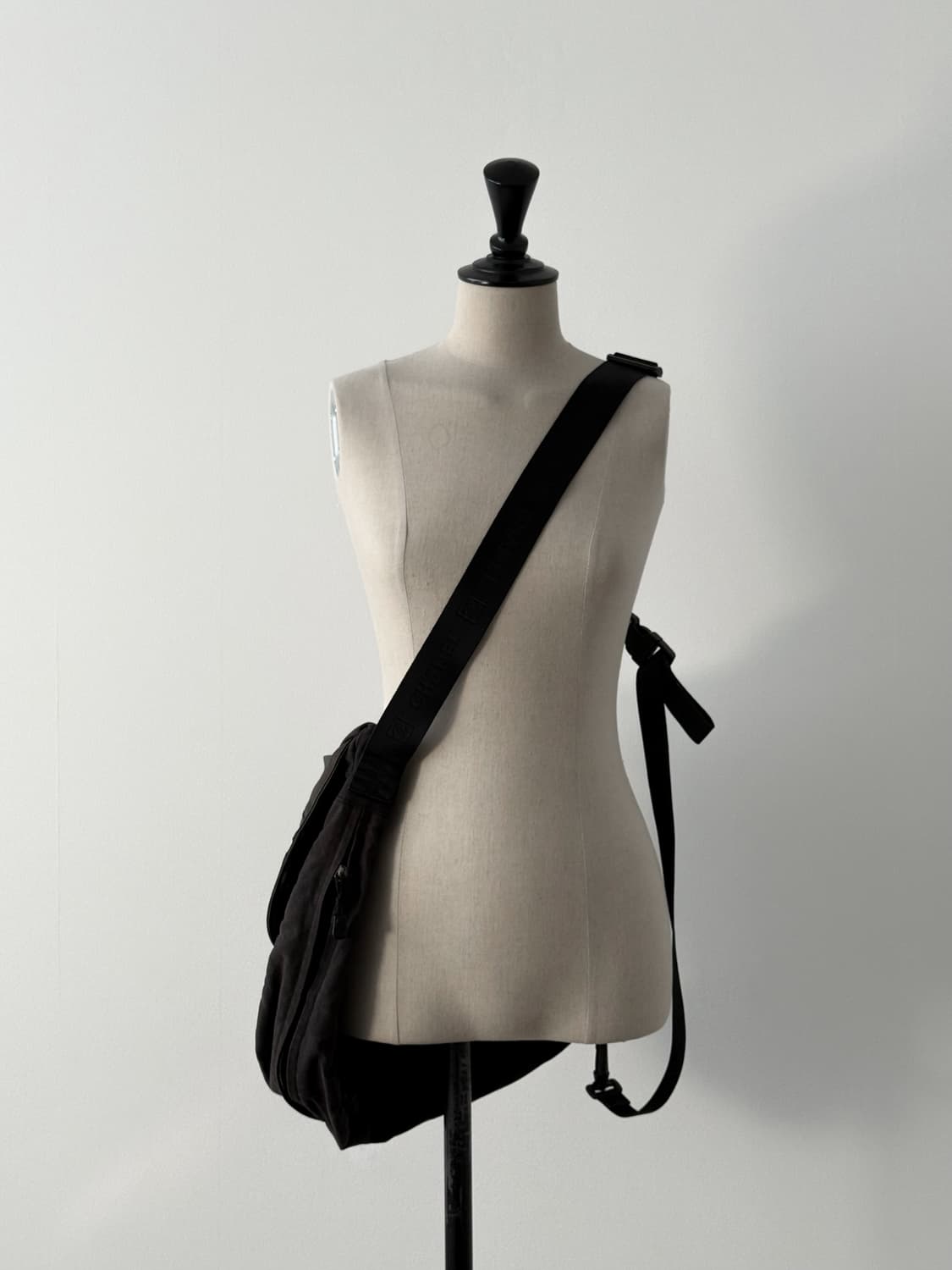CHANEL Sports Canvas Crossbody Bag 상품이미지2