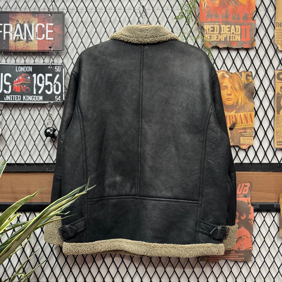 OMPHALOS 빈티지 양가죽 미디 무스탕 투포켓 포인트 블랙 상품이미지2