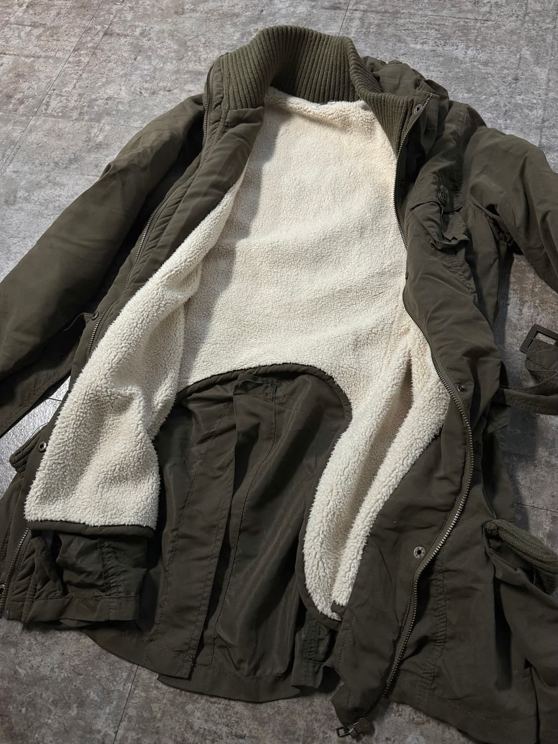 유틸리티 벨티드 하이넥 셔링 자켓 상품이미지8