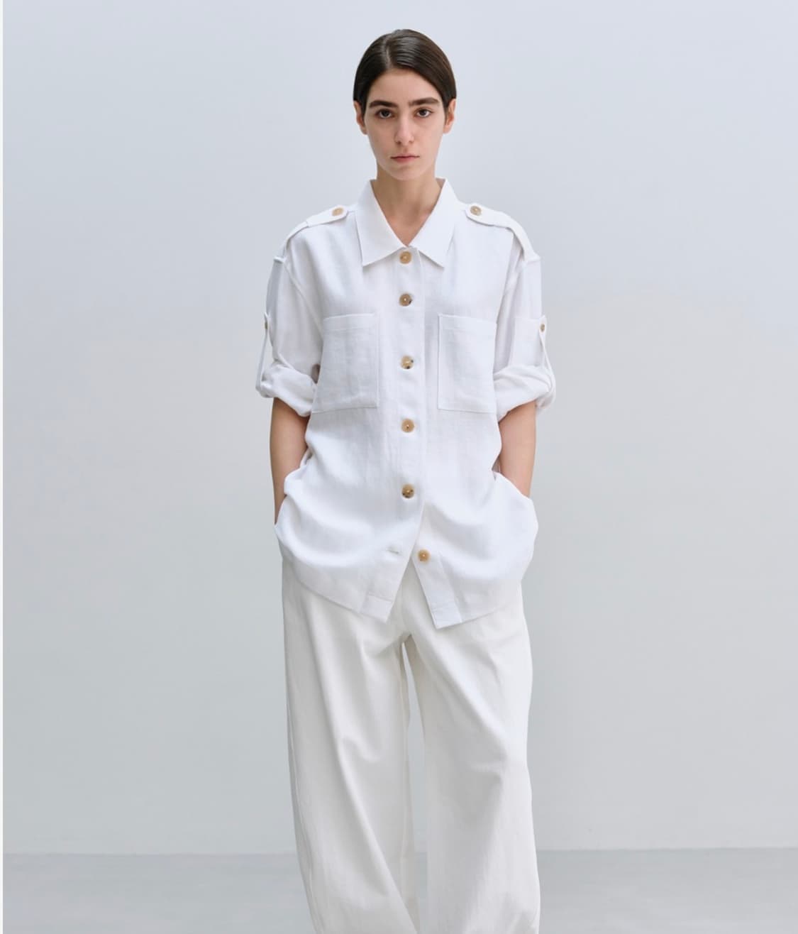 문달 셔츠 Epaulet Shirt in White 상품이미지1