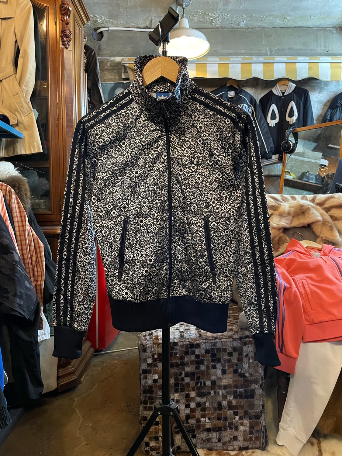 아디다스 오리지널스 플라워 패턴 트랙탑 저지 자켓 블랙  상품이미지1