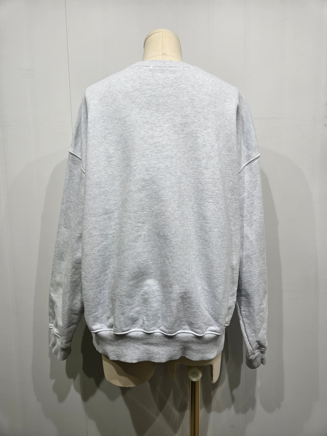 마르디 메크르디 맨투맨 그레이 퍼플 상품이미지2