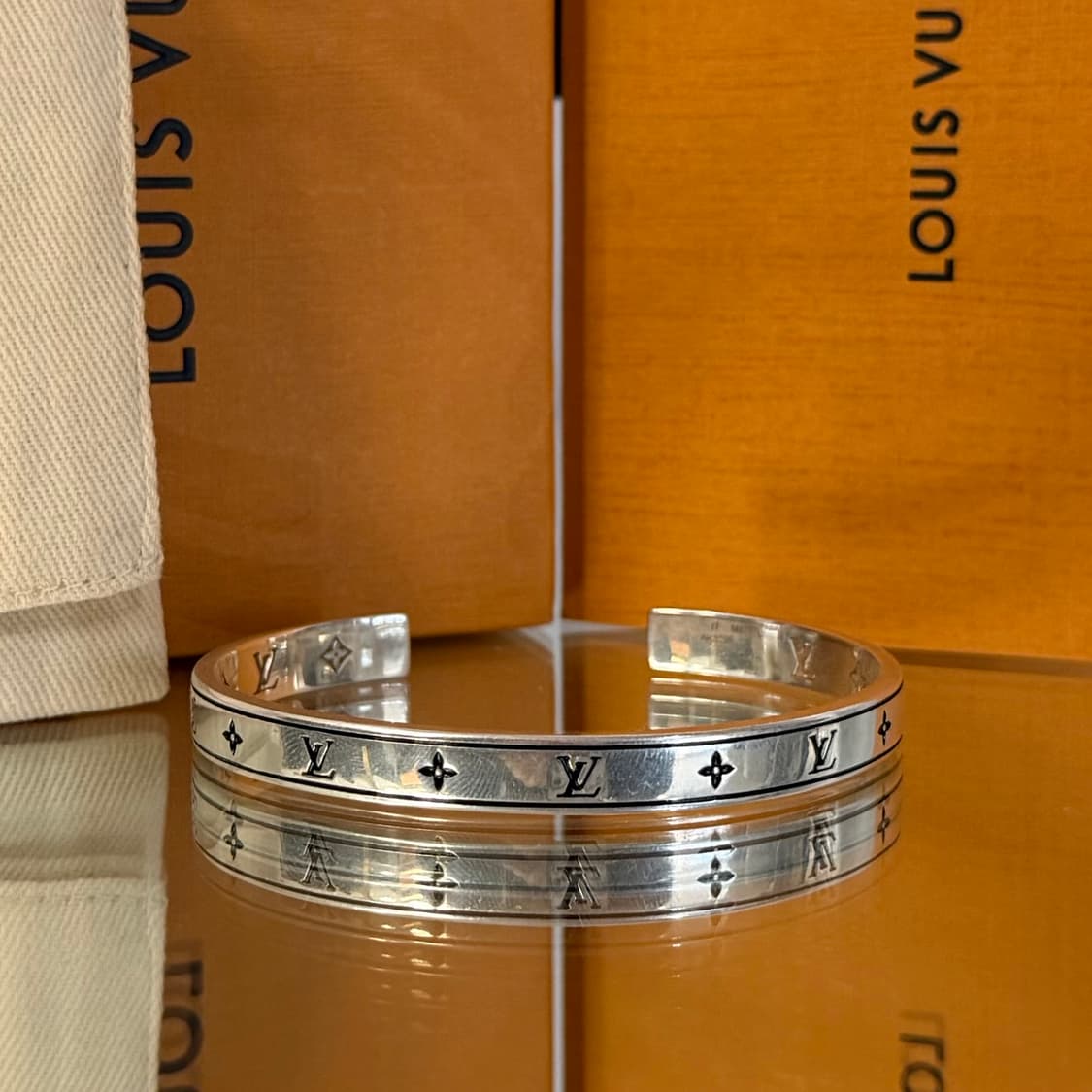 (L)루이비통 LV 스파이크 뱅글 팔찌 상품이미지1