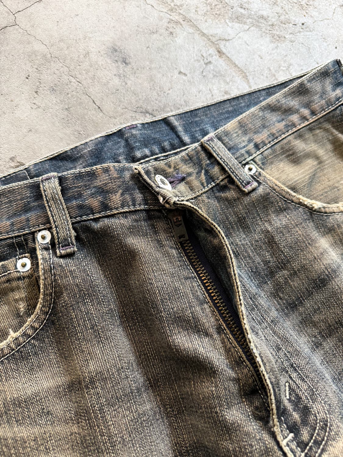 Levi’s 503 Distressed Denim Shorts 상품이미지3