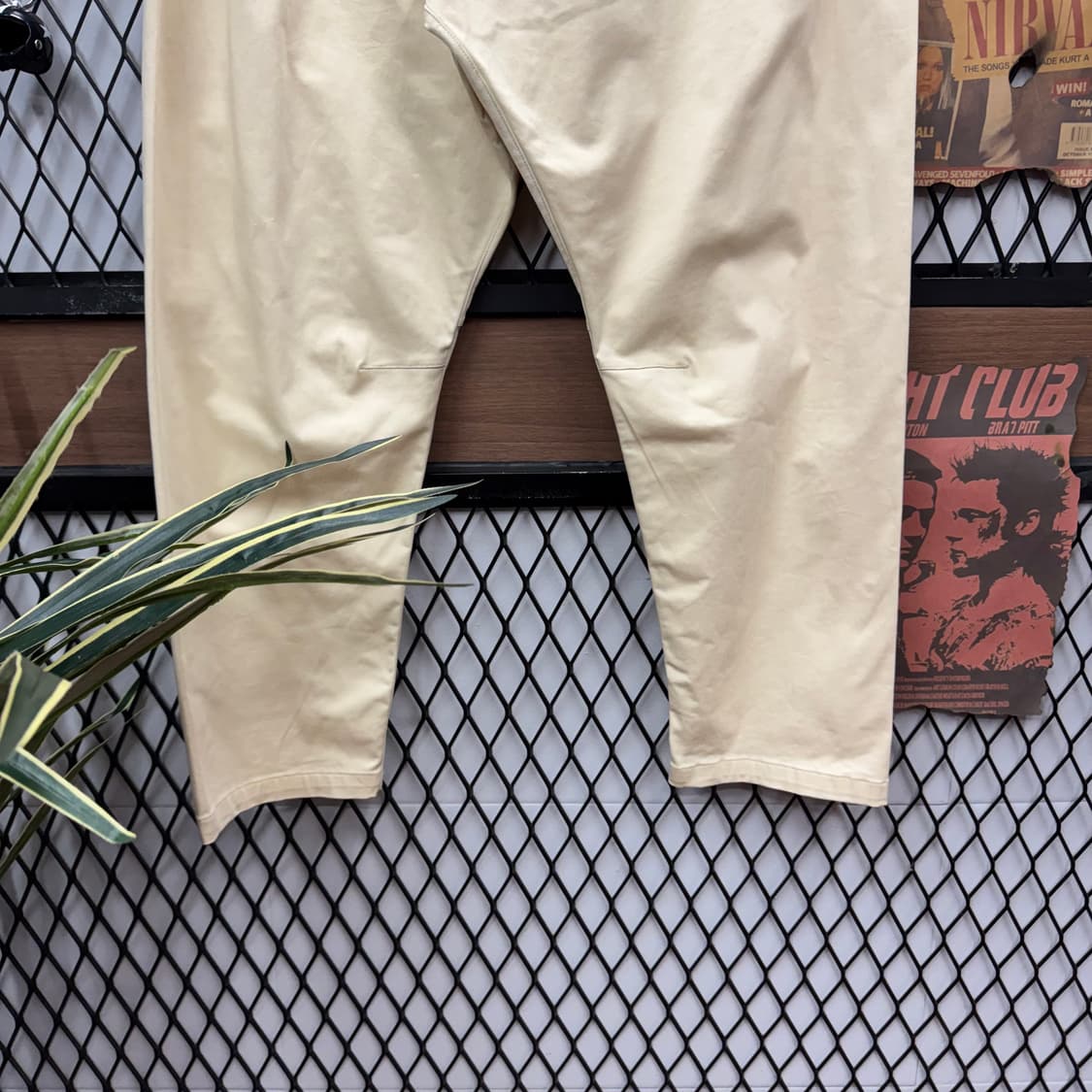 나이키 에센셜 우븐 테이퍼드 팬츠 전후면 로고 포인트 베이지 상품이미지4