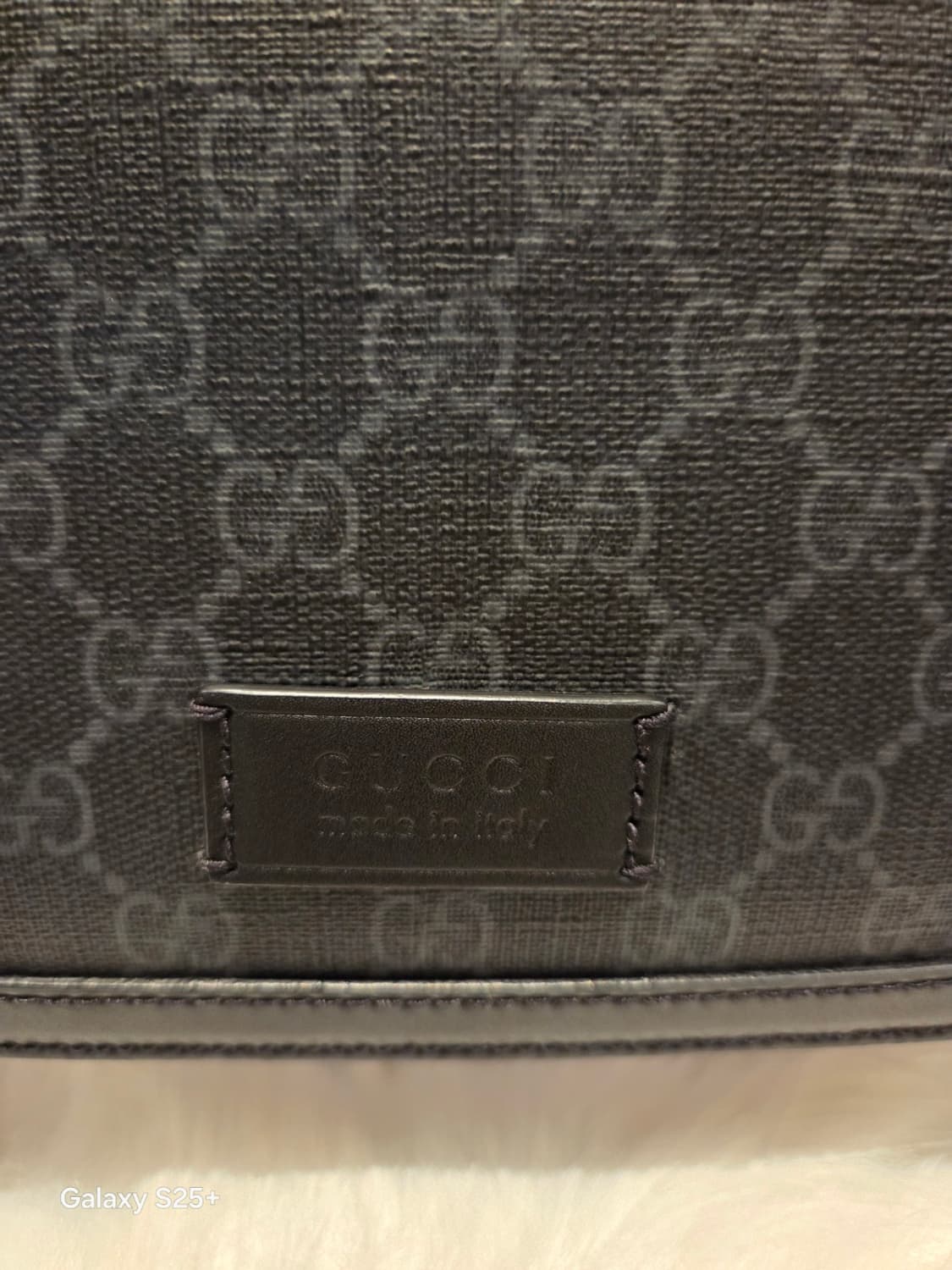 구찌 GG 크로스바디백 블랙 슈프림 새상품급 상품이미지8