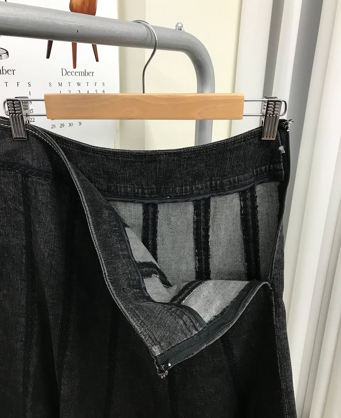 꾸레쥬 은장 로고 생지 데님 스커트 상품이미지3