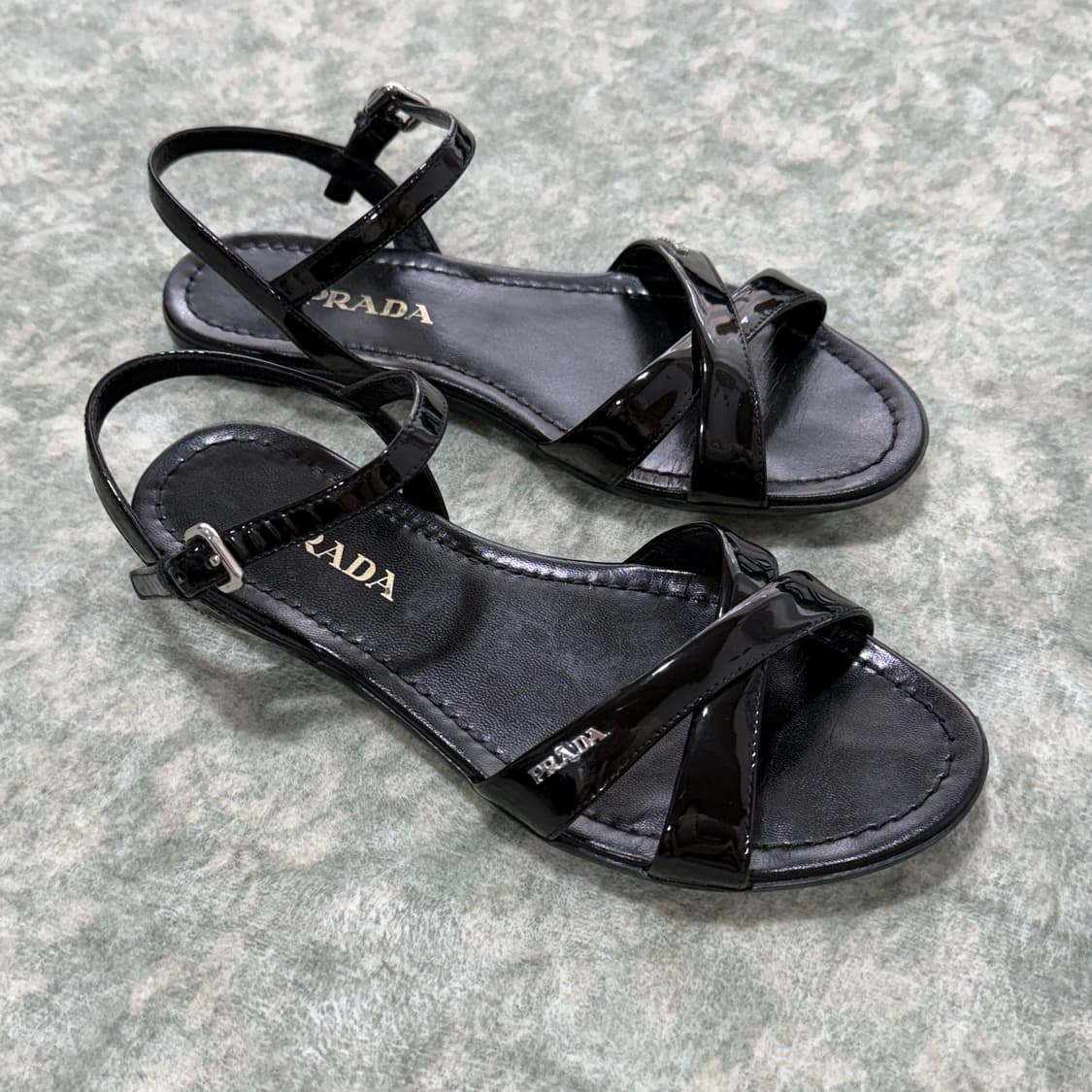 [240mm] PRADA 프라다 에나멜 샌들 상품이미지2