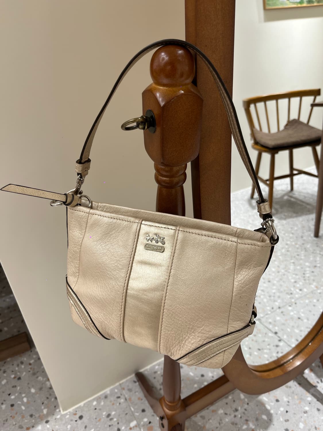 Coach Mini White Bag 상품이미지2