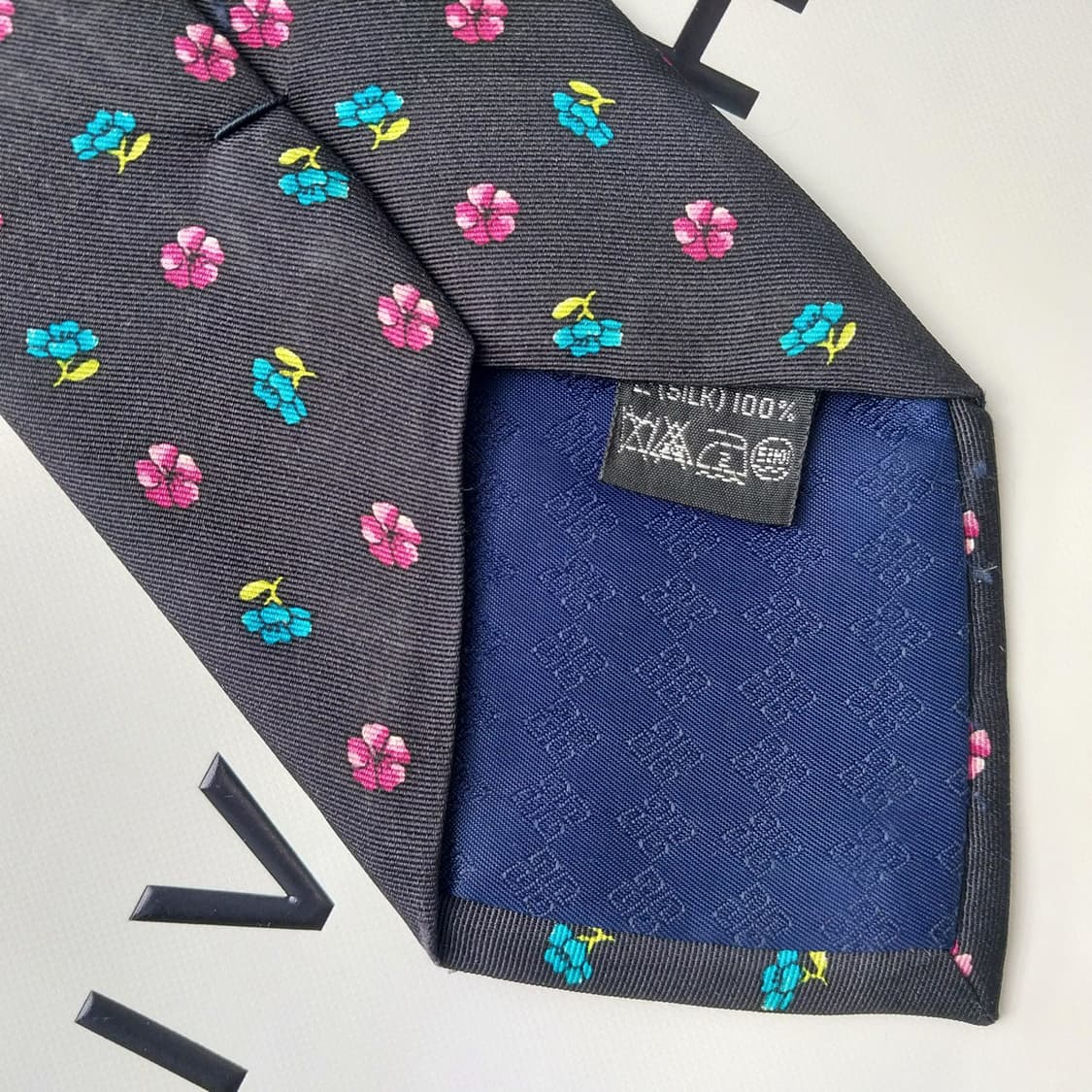 지방시 넥타이 블랙 플라워 모티브 9.6cm A+등급 K2201 상품이미지7