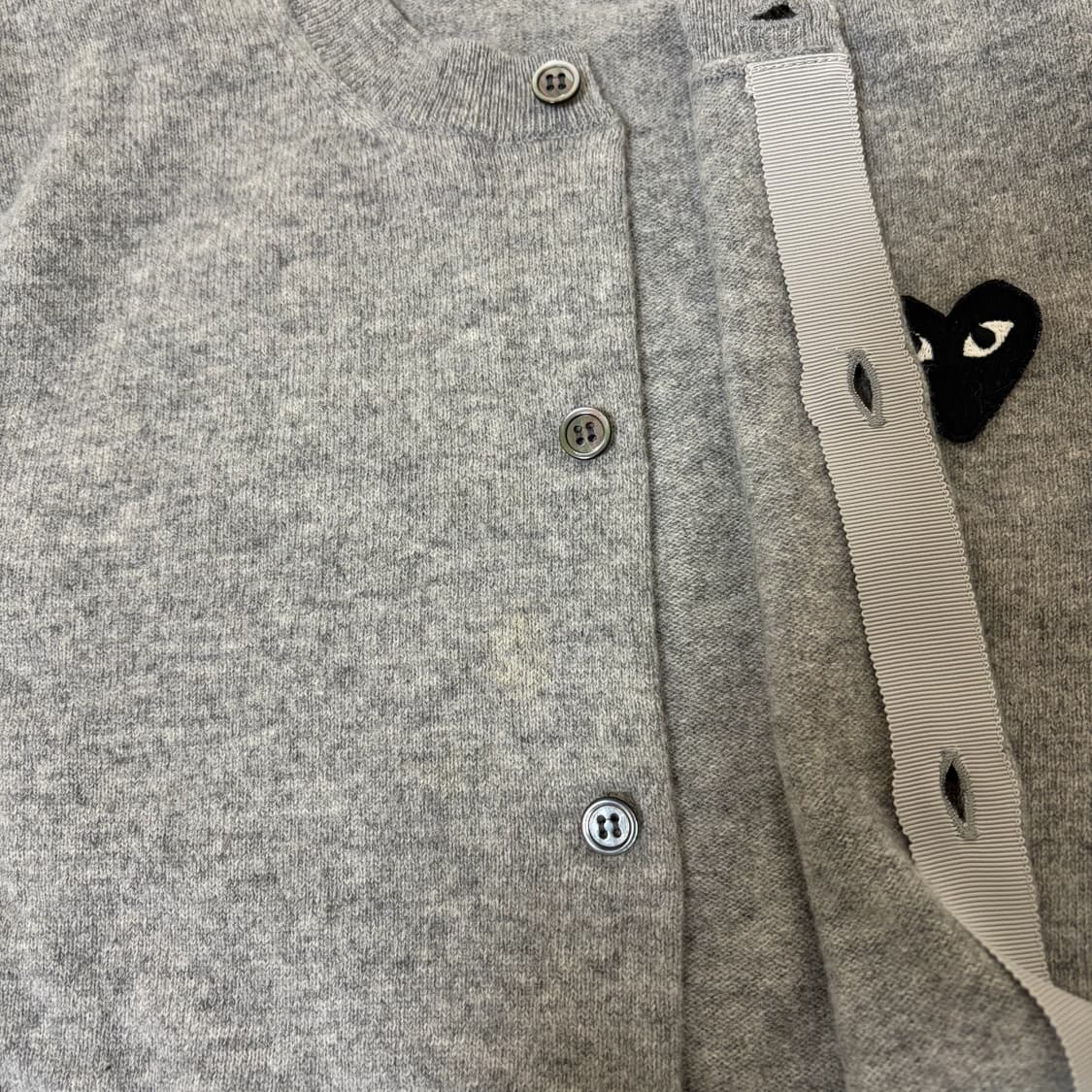 (W)꼼데가르송 니트 가디건 그레이 블랙 하트 L 상품이미지4