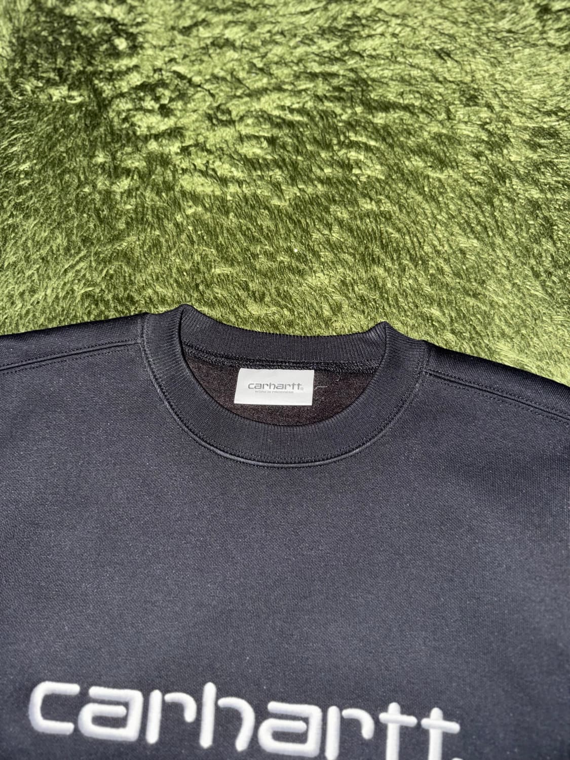 칼하트 WIP 엠브로이더리 소프트 터치 스웻셔츠 블랙 상품이미지3