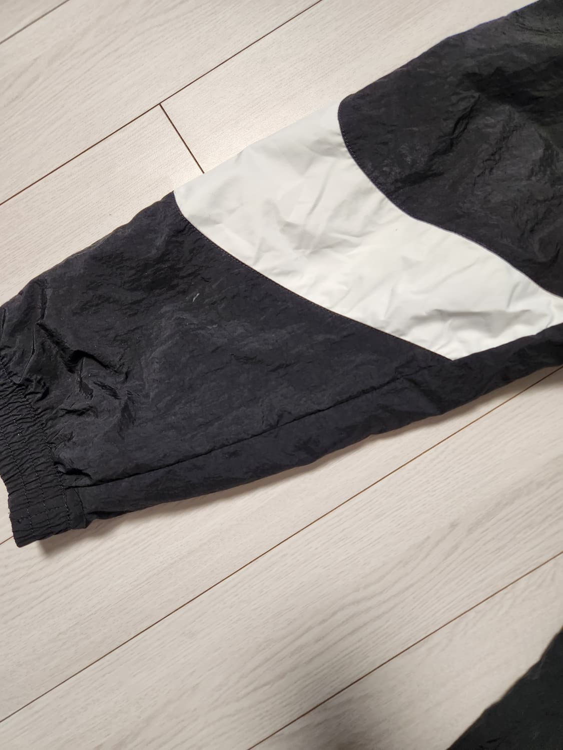 나이키 우븐 빅스우시 바람막이 블랙 트레이닝복 상L하의M 세트

상의 화 상품이미지9