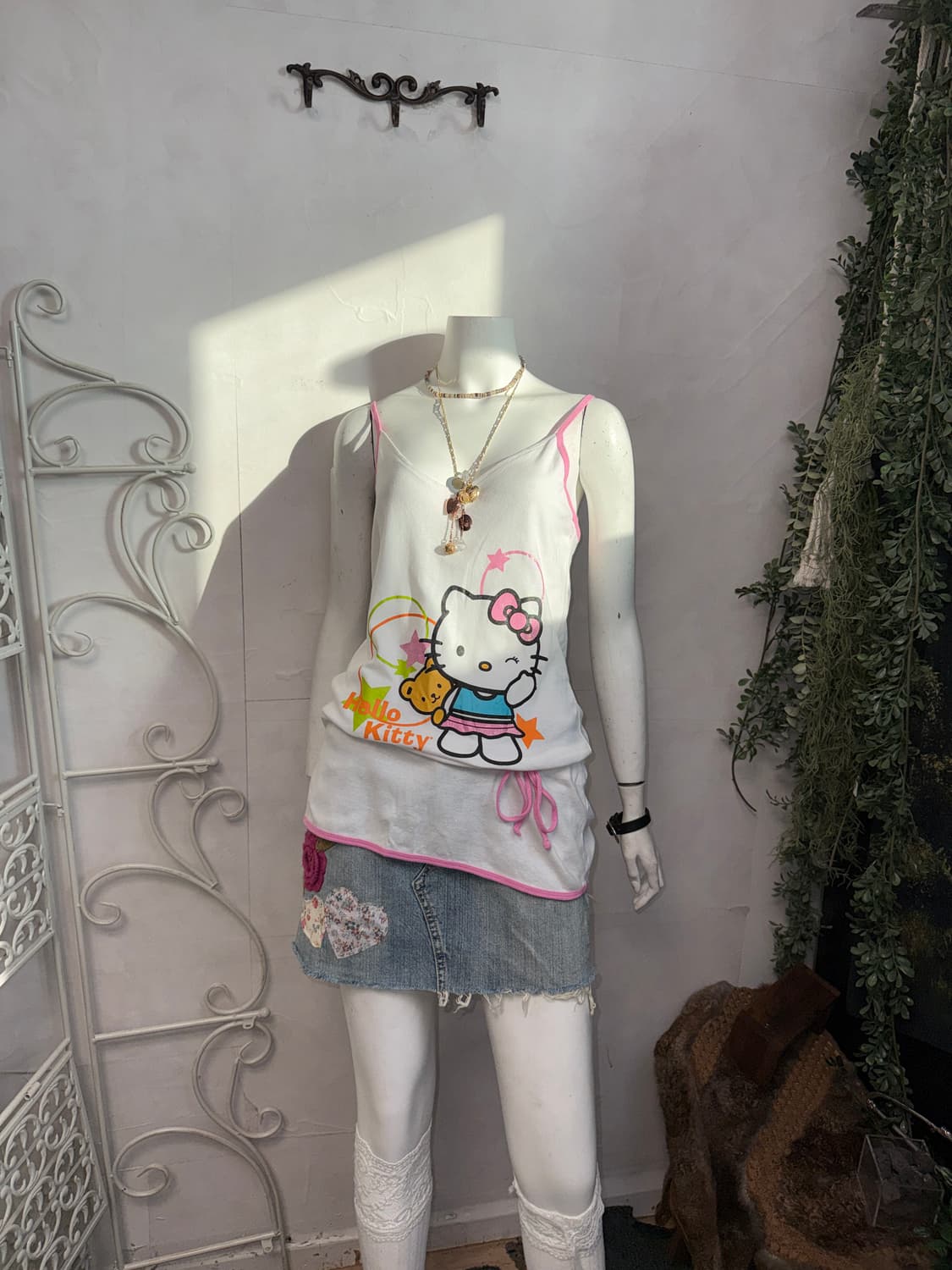Sanrio Hello Kitty print sleeveless 상품이미지2