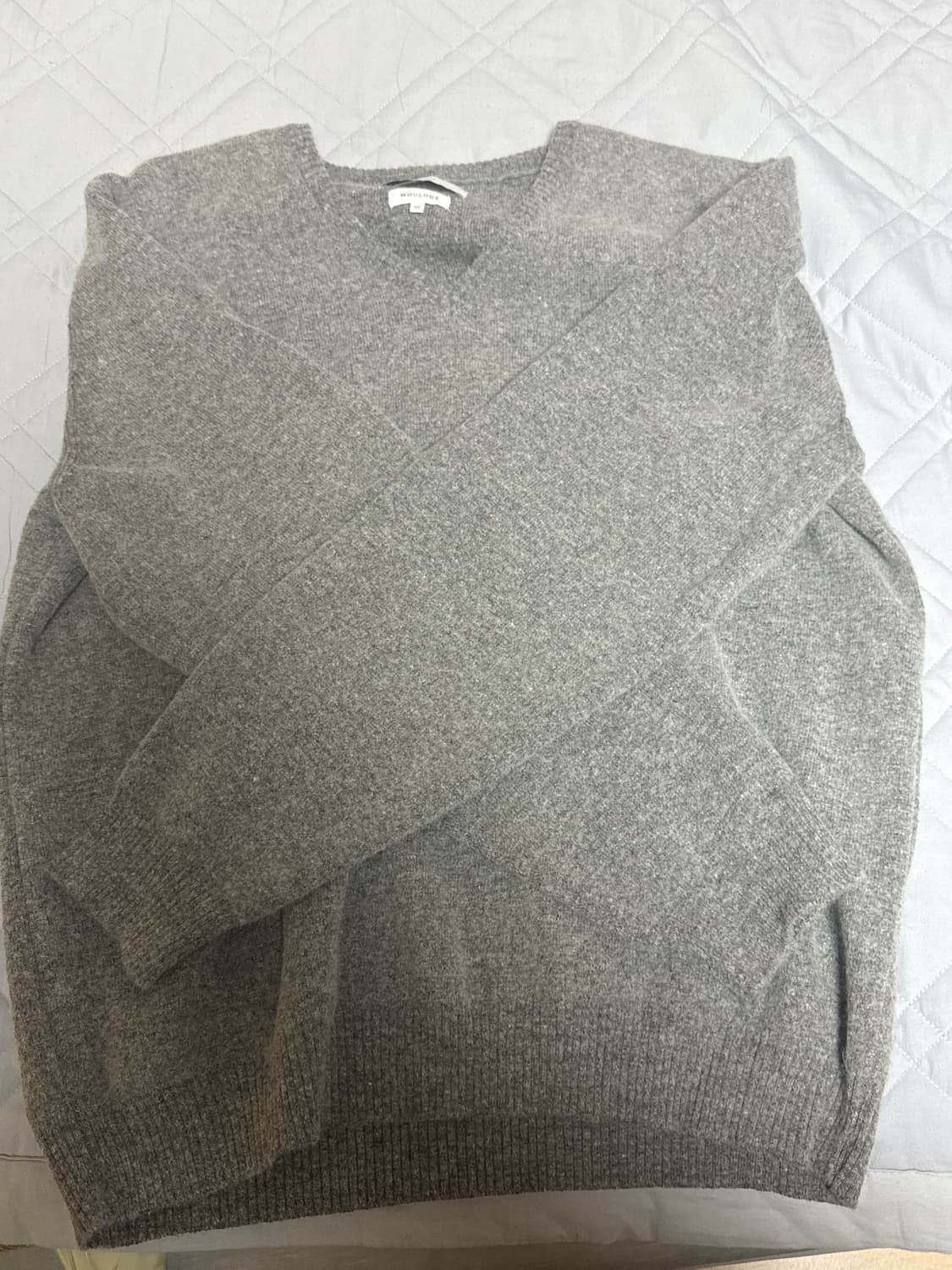 24fw 우드비 아워셀브스 라쿤울 브이넥 스웨터 니트 상품이미지1