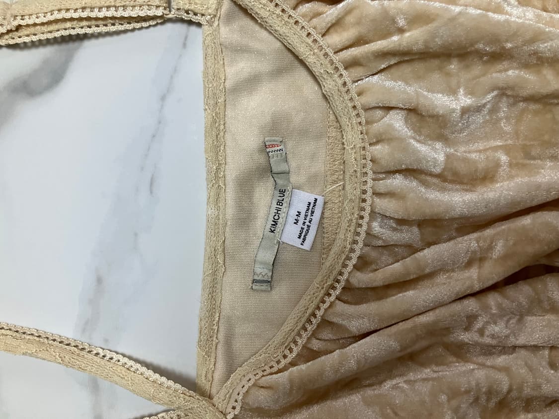 kimchi blue 벨벳 리본 레이스 시스루 캐미 나시 탑 상품이미지4