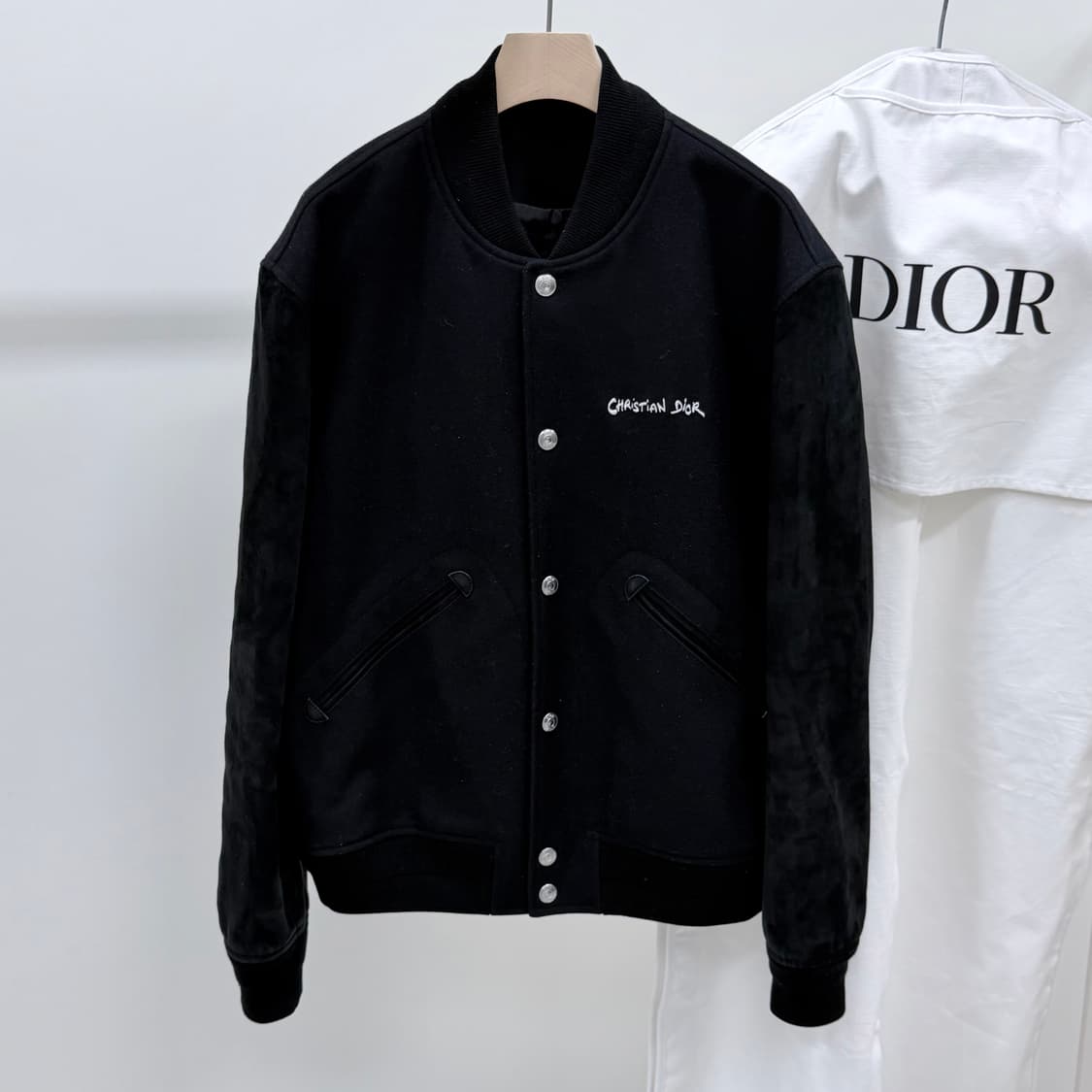 [S+급/50] 24FW 디올 태그 바시티 봄버 자켓 블랙 상품이미지1