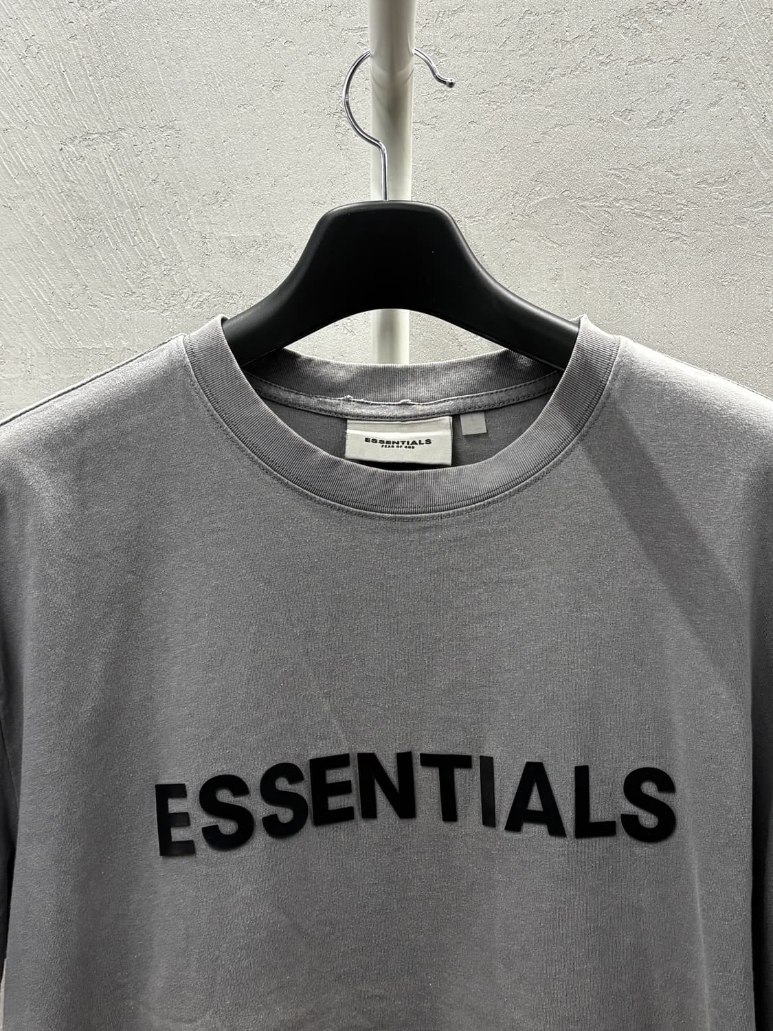에센셜 반팔 티셔츠 L 회색 상품이미지3