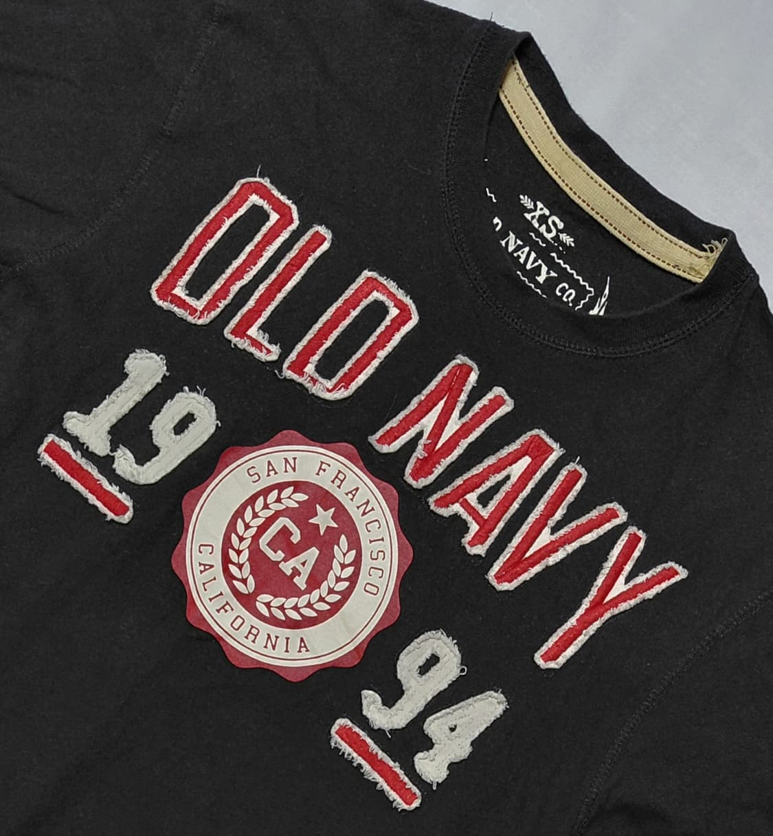 [XS] 올드네이비 빈티지 아플리케 로고 반팔 티셔츠 (블랙) 상품이미지2
