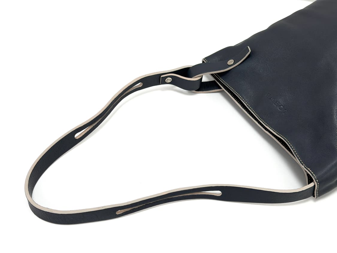 로에베 레더 버킷 숄더백 상품이미지5