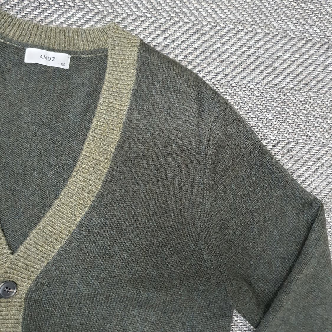 앤드지 브이넥 니트 가디건 남자105~110 상품이미지3