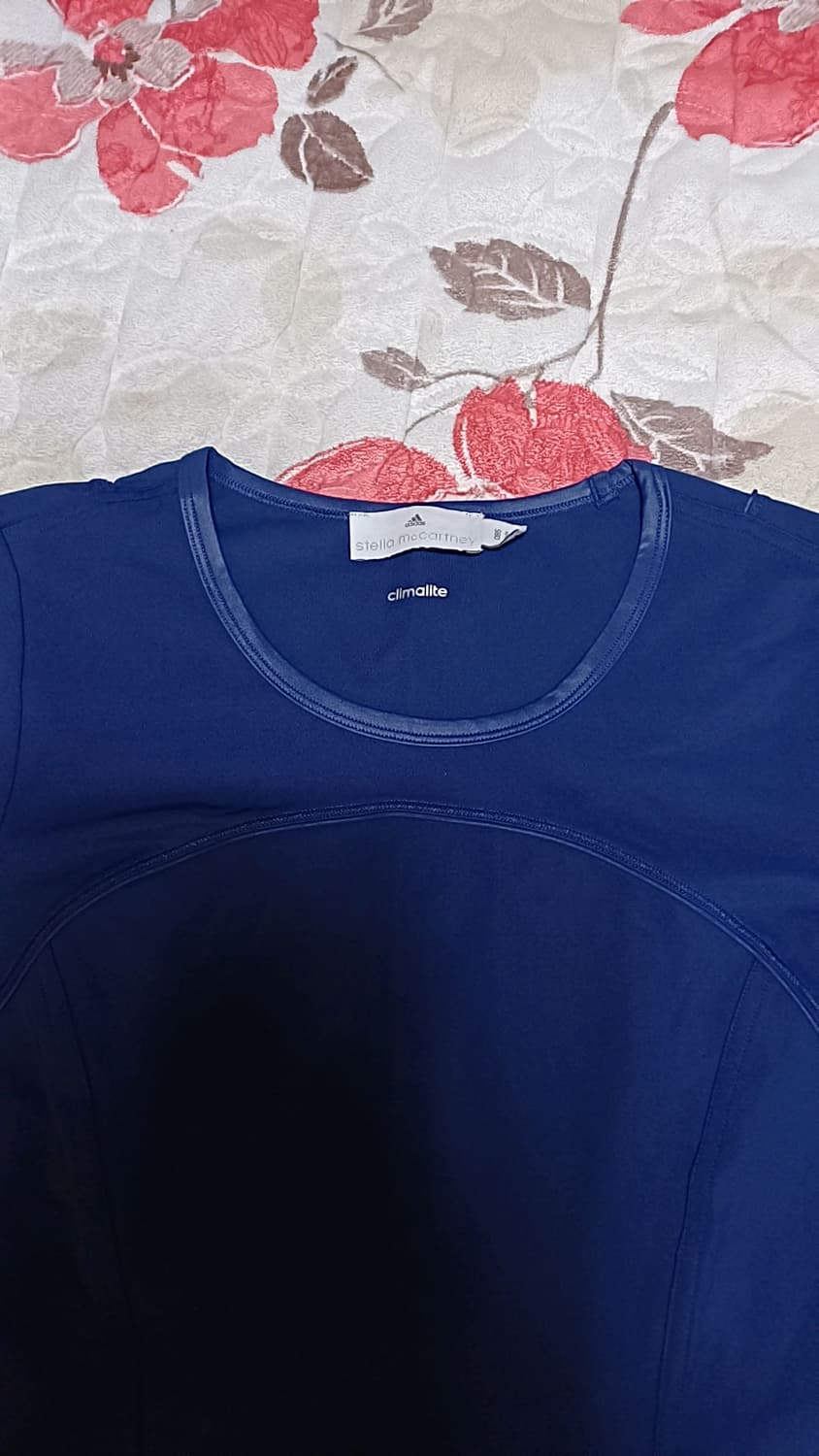 아디다스 냉감기능성 스판반팔 85 여성44 가슴38 기장59 상품이미지2