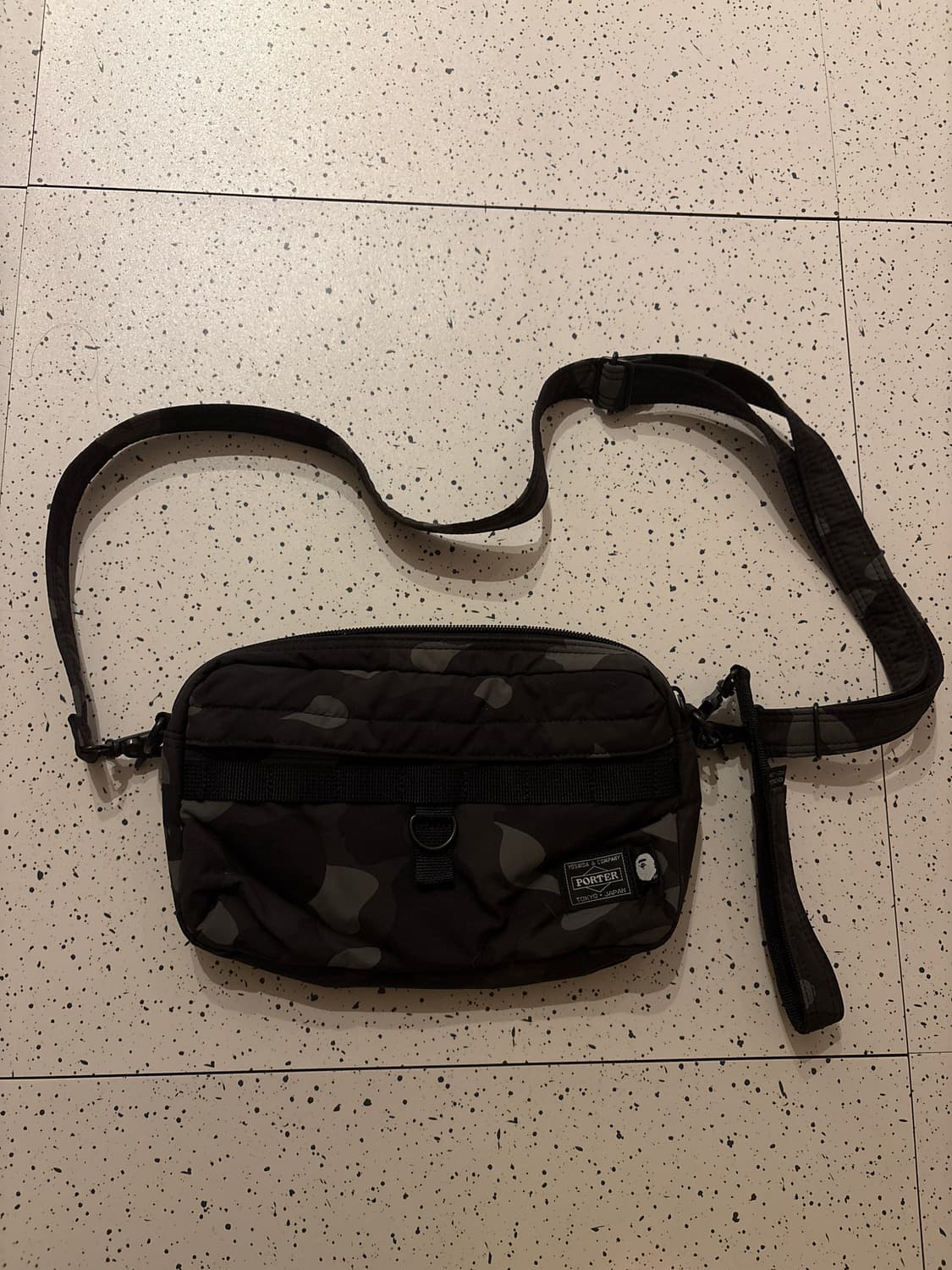 베이프 포터 콜라보 가방 크로스백 상품이미지1