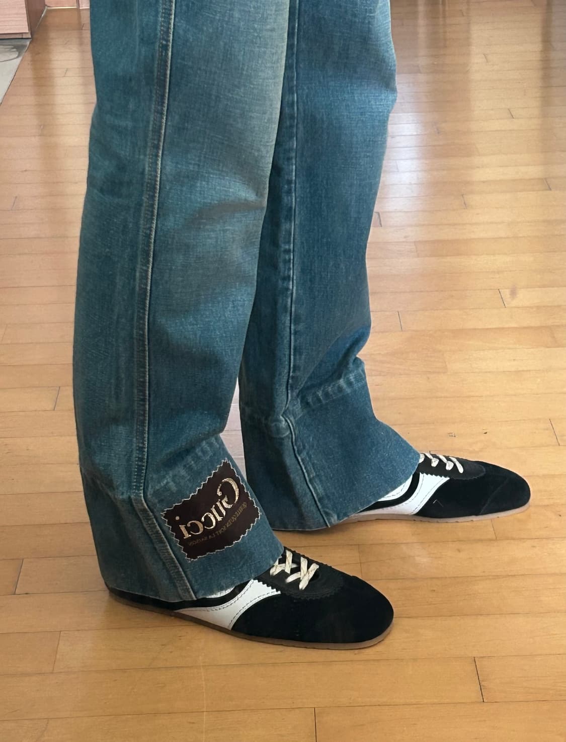 구찌 플레어진 상품이미지1