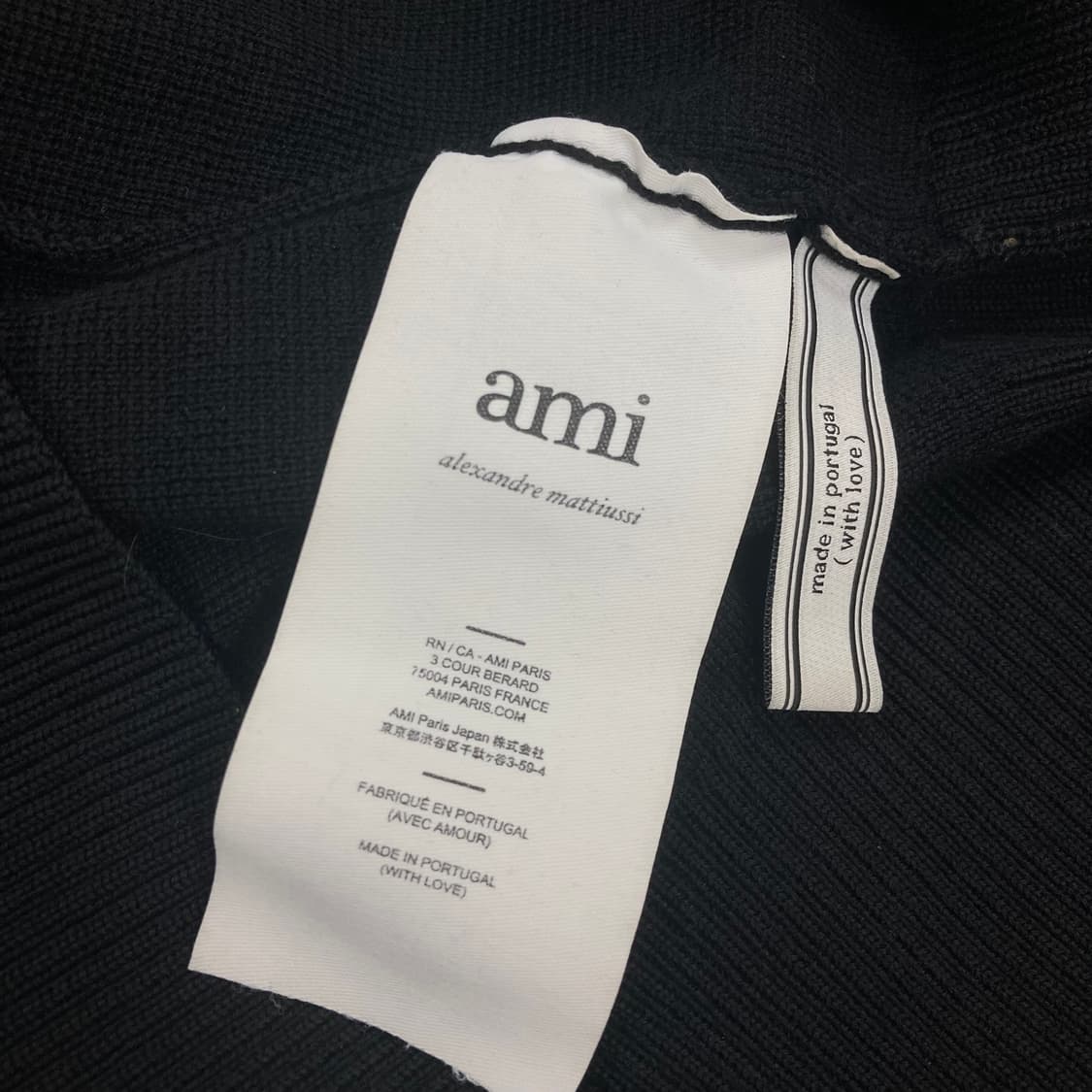 아미 블랙 컬러 스몰 로고 니트 가디건 상품이미지4