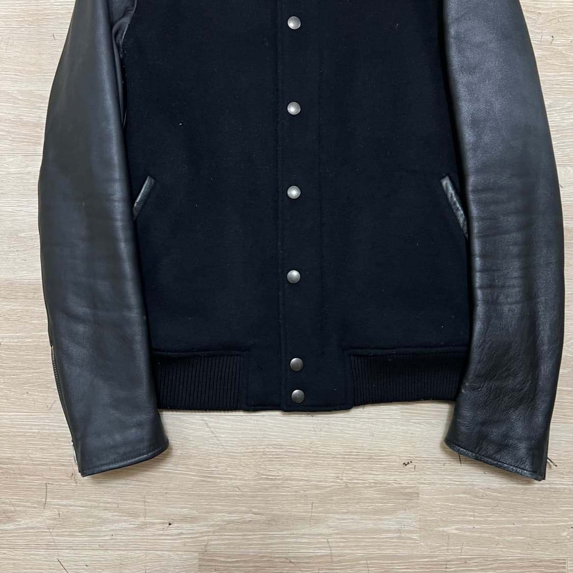 로파이 씬슐레이트 레더슬리브 울 양가죽 스타디움 자켓 [블랙] L/100 상품이미지3
