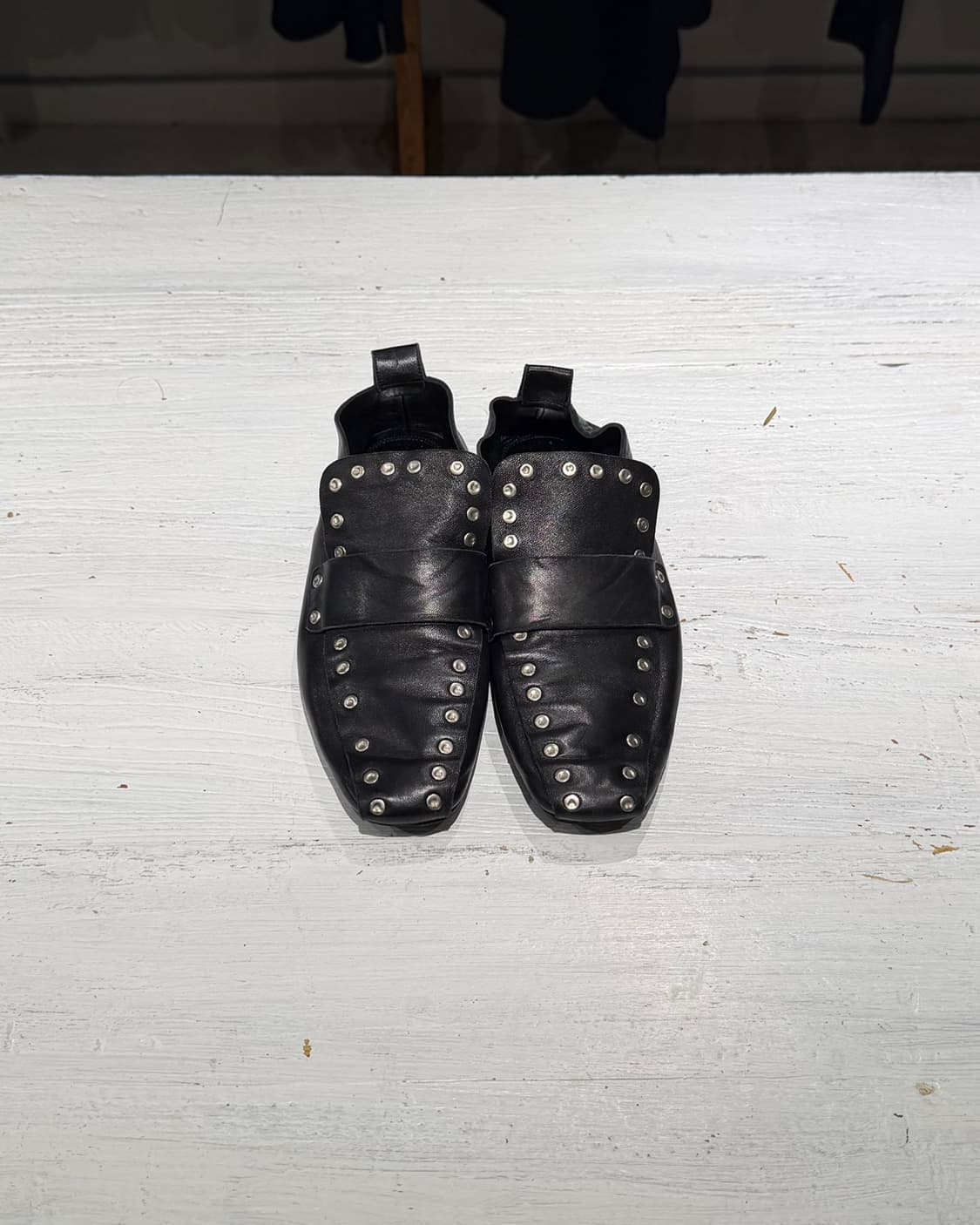 셀린느 블랙 스터드 디테일 램스킨 로퍼 상품이미지2