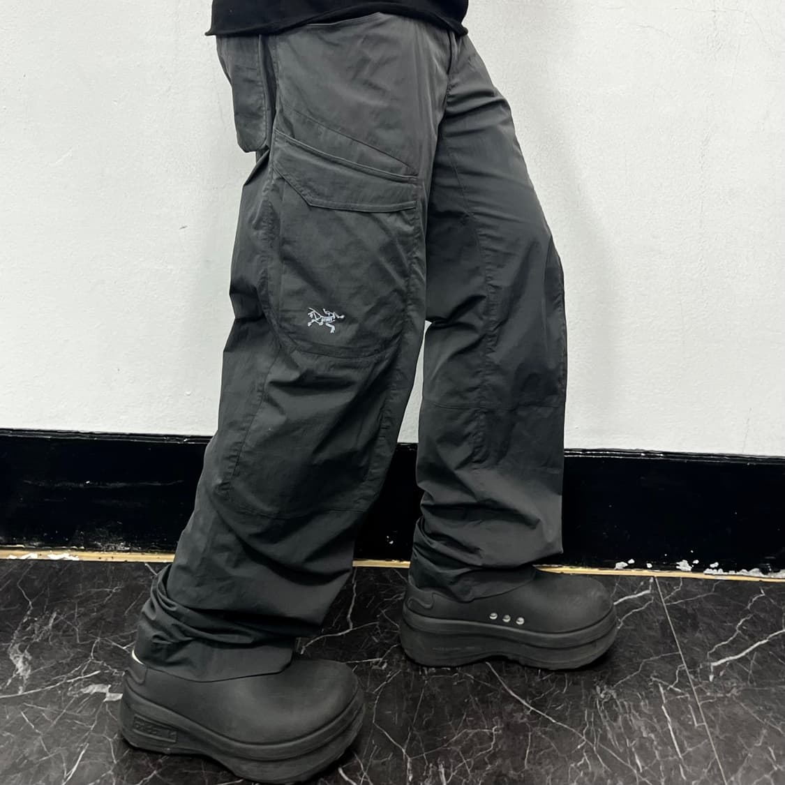 아크테릭스 람파트 나일론 와이드 트랙팬츠 상품이미지1