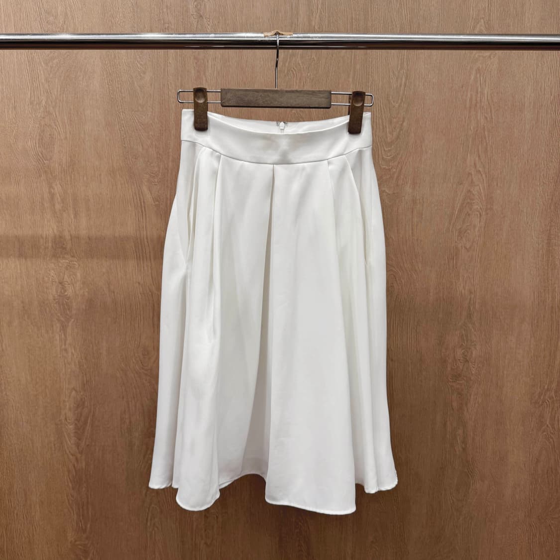 비이커 플레어 미디 스커트 핀턱 디테일 A라인 데일리 아이보리 상품이미지2