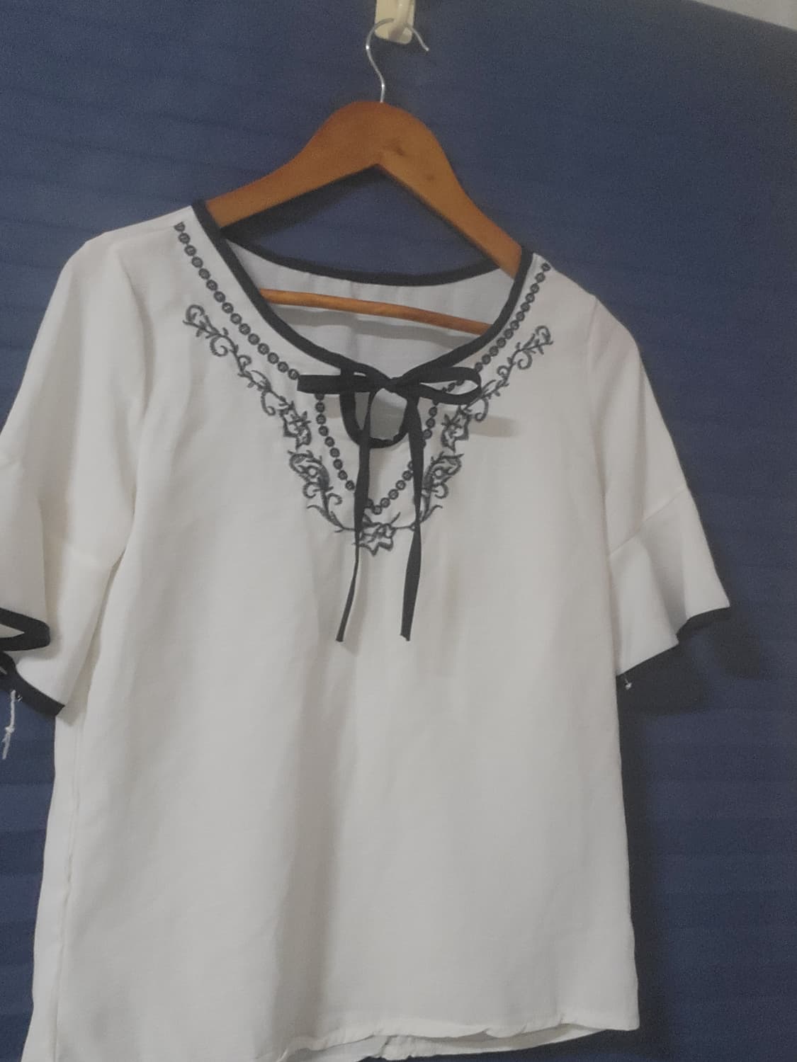 새상품 화이트 자수 블라우스 펀칭넥 반팔 블라우스 90 55 상품이미지3