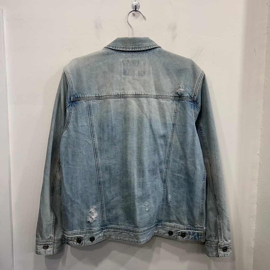 게스 실버와펜 데미지 연청 데님 트러커자켓 상품이미지6