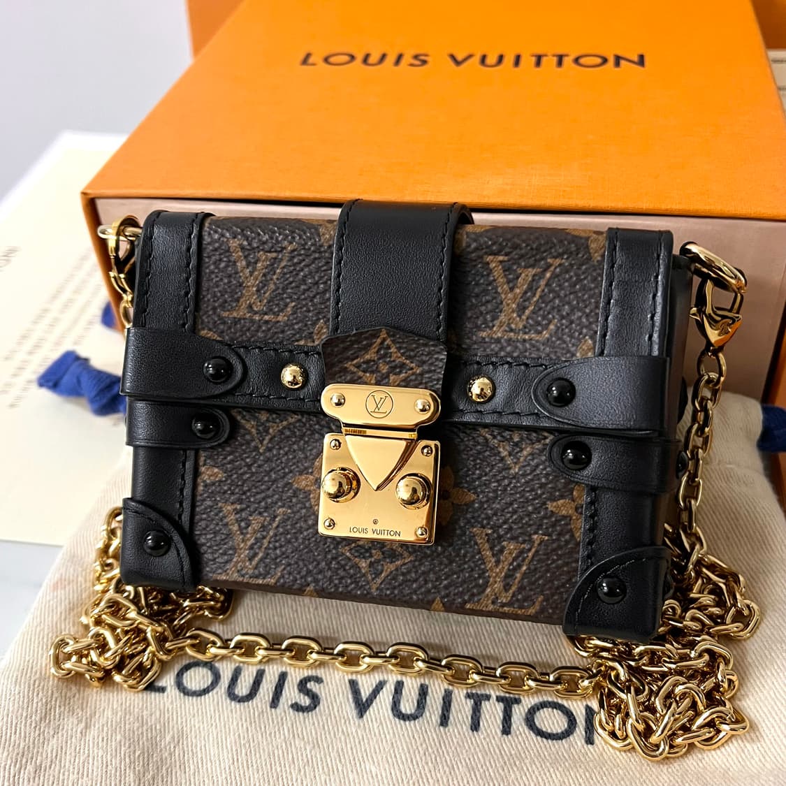 [S+급/정품] 루이비통 에센셜 트렁크 모노그램 체인 크로스백 가방 상품이미지2