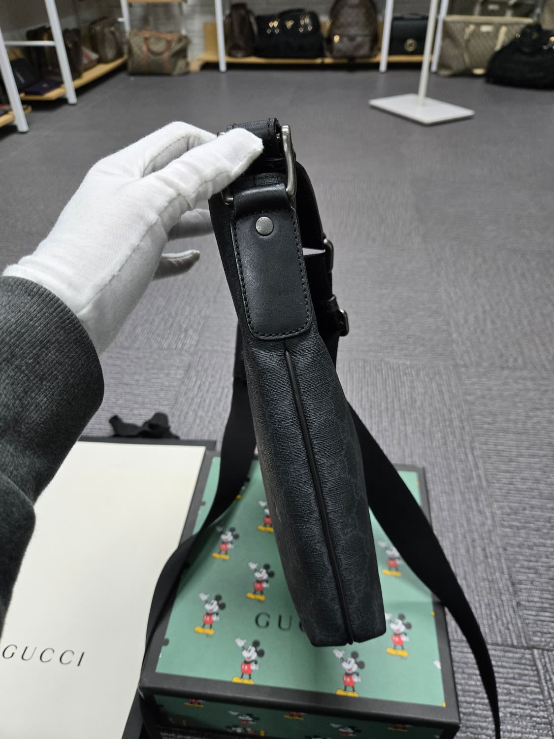 [특가][정품] 구찌 GG 블랙 메신저백 상품이미지3