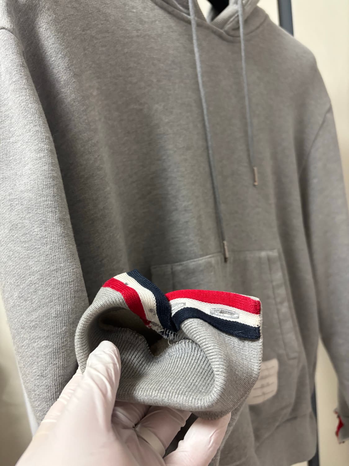 [당일배송/정품] 톰브라운 백삼선 후드티 3사 상품이미지4