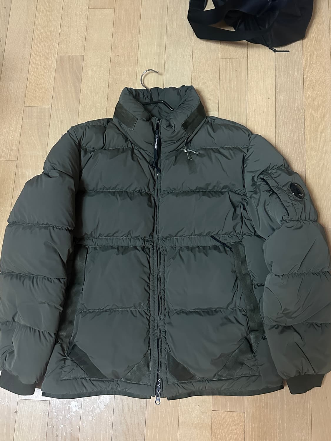 CP컴퍼니 NYCRA 다운 렌즈 패딩 자켓 13CMOW251A 상품이미지2