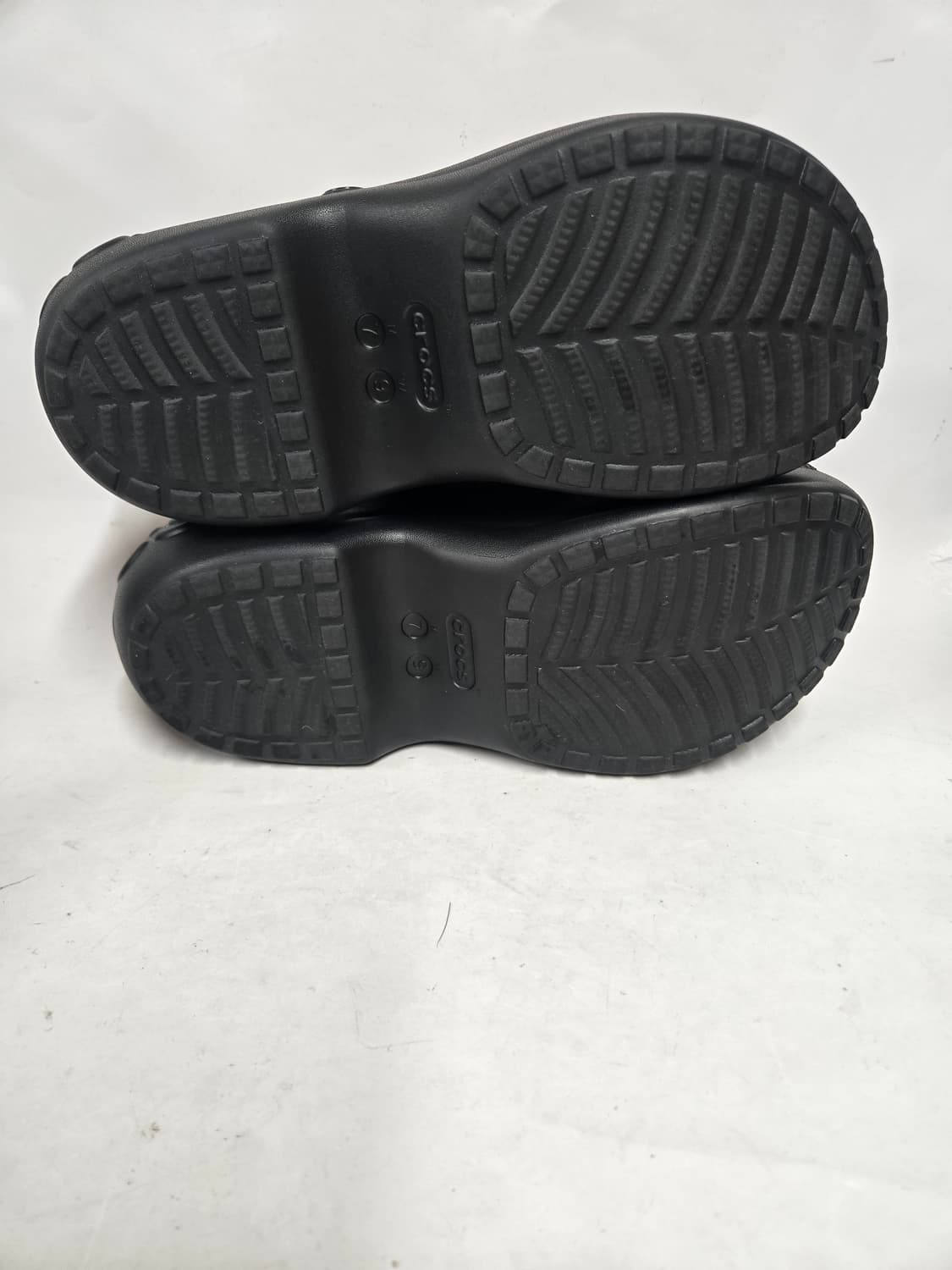 크록스 클래식 크러쉬 블랙 샌들 키티 지비츠 장식 M7.W9 상품이미지5