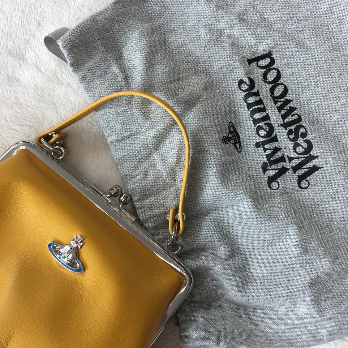 비비안웨스트우드 노랑 복조리백 상품이미지1