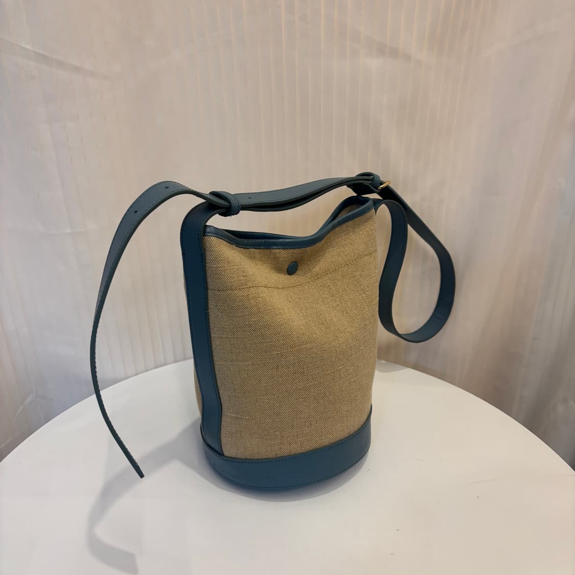 정품 A.P.C 아페쎄 헬렌 버킷백     상품이미지3