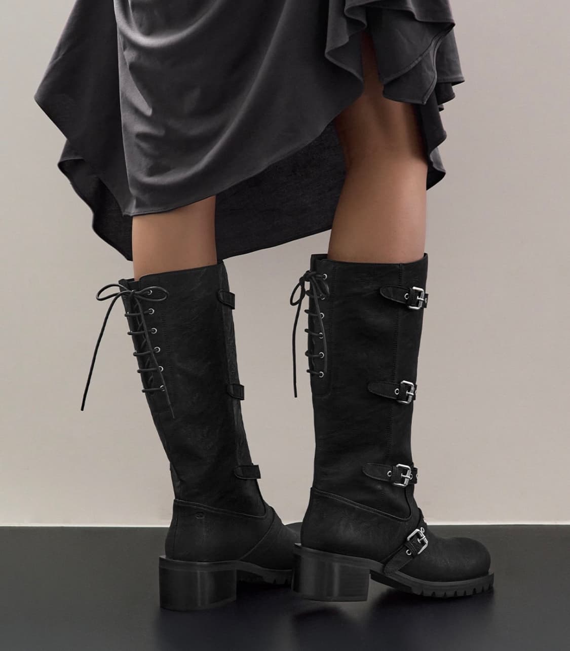 [새상품] 스탠드오일 버클 타이드 롱 부츠 (솔로지옥 김민지 착용) 상품이미지2