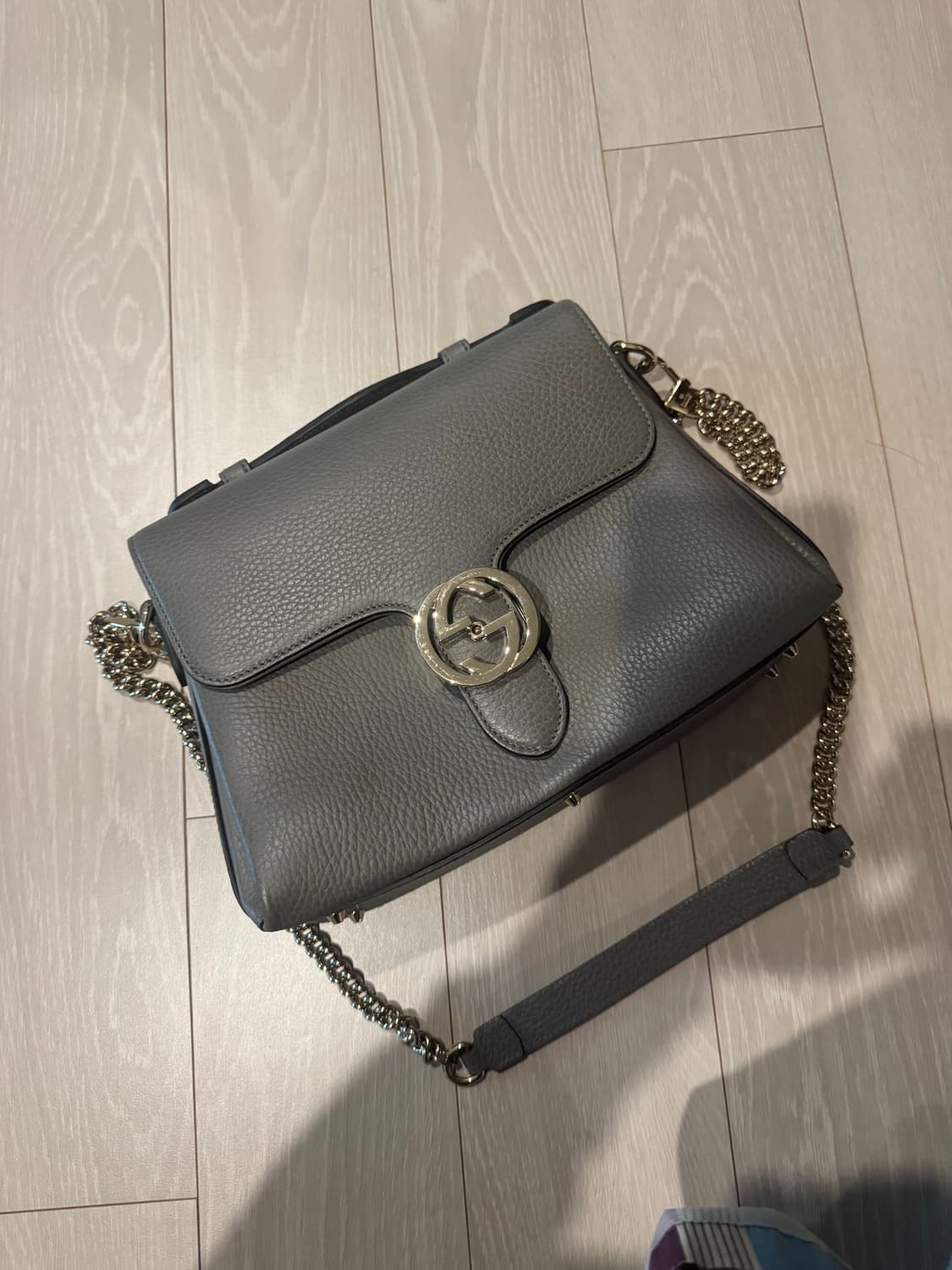 구찌 인터로킹 체인백 스몰 그레이 상품이미지1