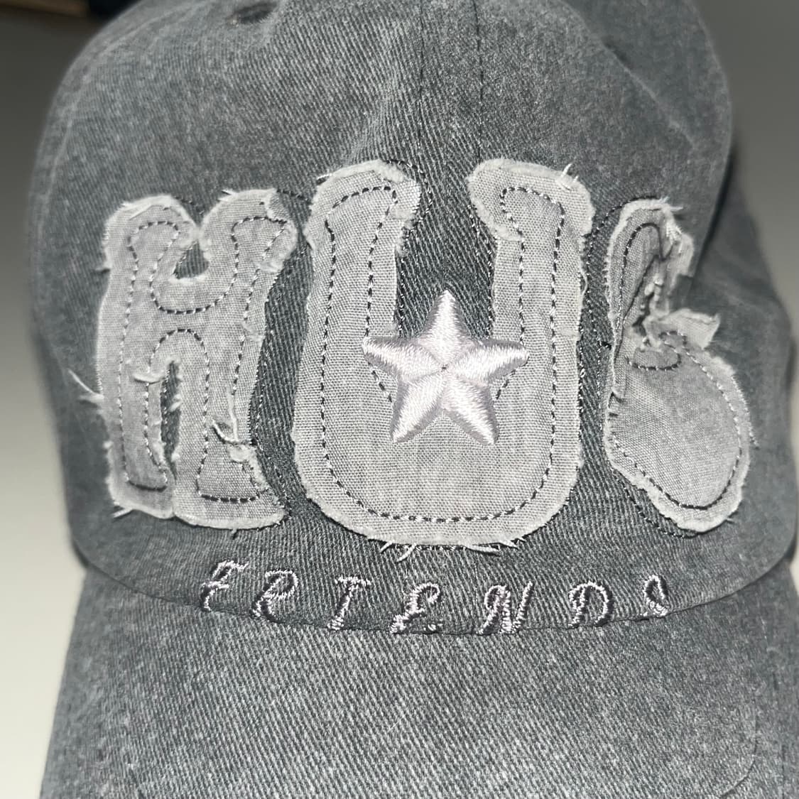 허그 유어 스킨 허그 프렌즈 캡 차콜 상품이미지2